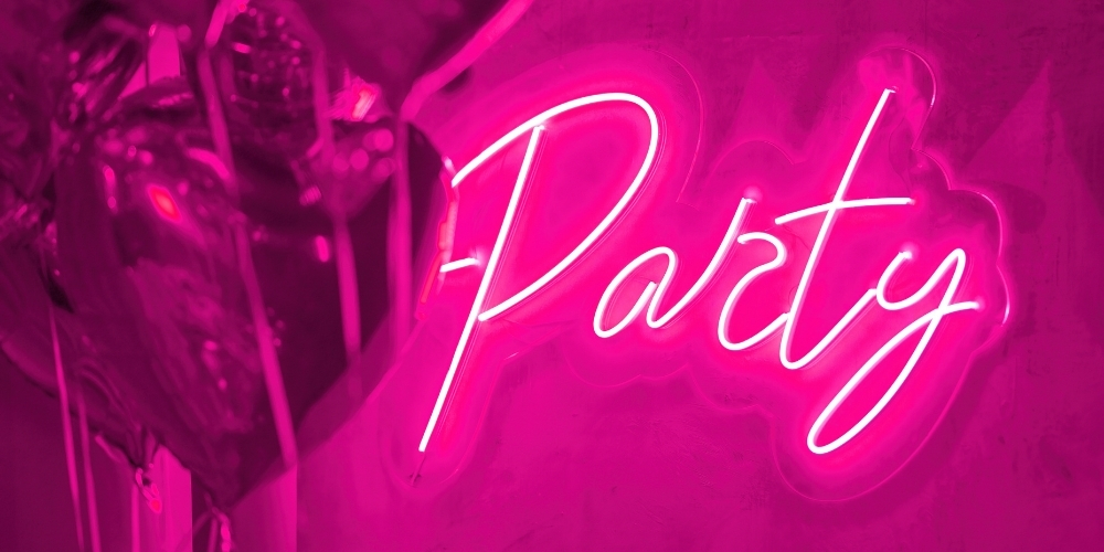 Сколько стоит изготовление вывески: примеры для кофеен и продуктовых магазинов