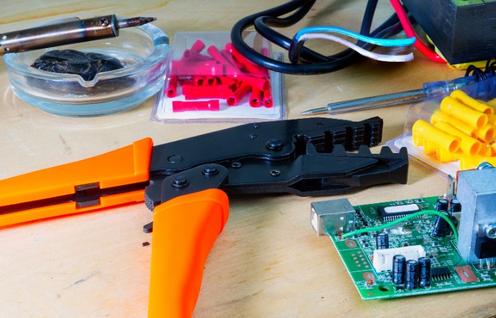 Обжимка для клемм: как выбрать инструмент для разных типов соединений